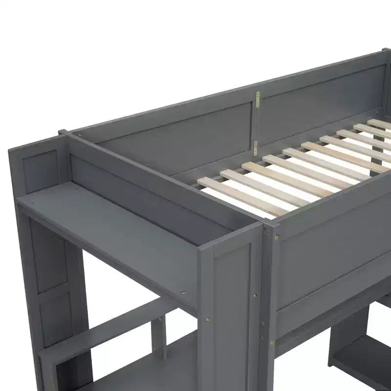 Letto a soppalco da gaming in legno da 87,1''L x 49,4''W con scrivania, ripiani multiuso, LED e stazione di ricarica