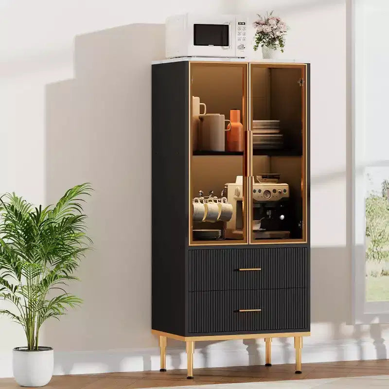Credenza moderna scanalata con anta in vetro e 2 cassetti, ripiani regolabili, dettagli dorati, struttura in MDF per cucina, soggiorno, ufficio