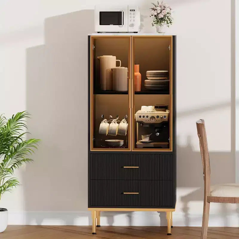 Credenza moderna scanalata con anta in vetro e 2 cassetti, ripiani regolabili, dettagli dorati, struttura in MDF per cucina, soggiorno, ufficio