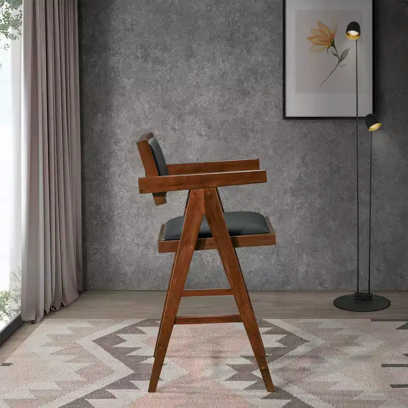 Sgabello da bancone con braccioli Home Hamilton Mid-Century Modern 26 in legno massello e finta pelle imbottita