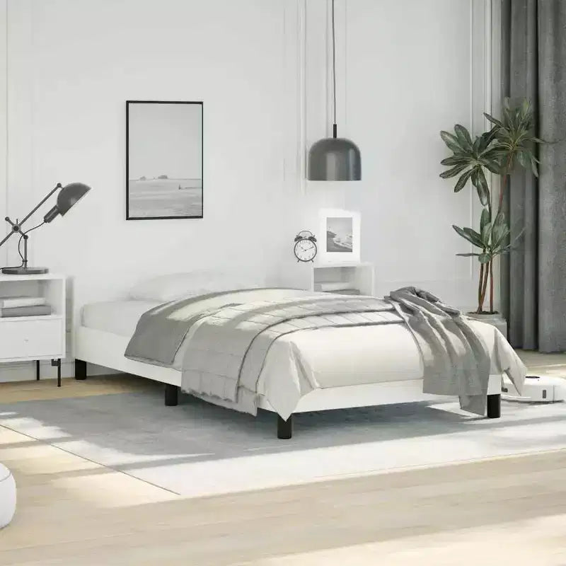 Struttura letto con testiera in similpelle bianca, compensato, legno ingegnerizzato